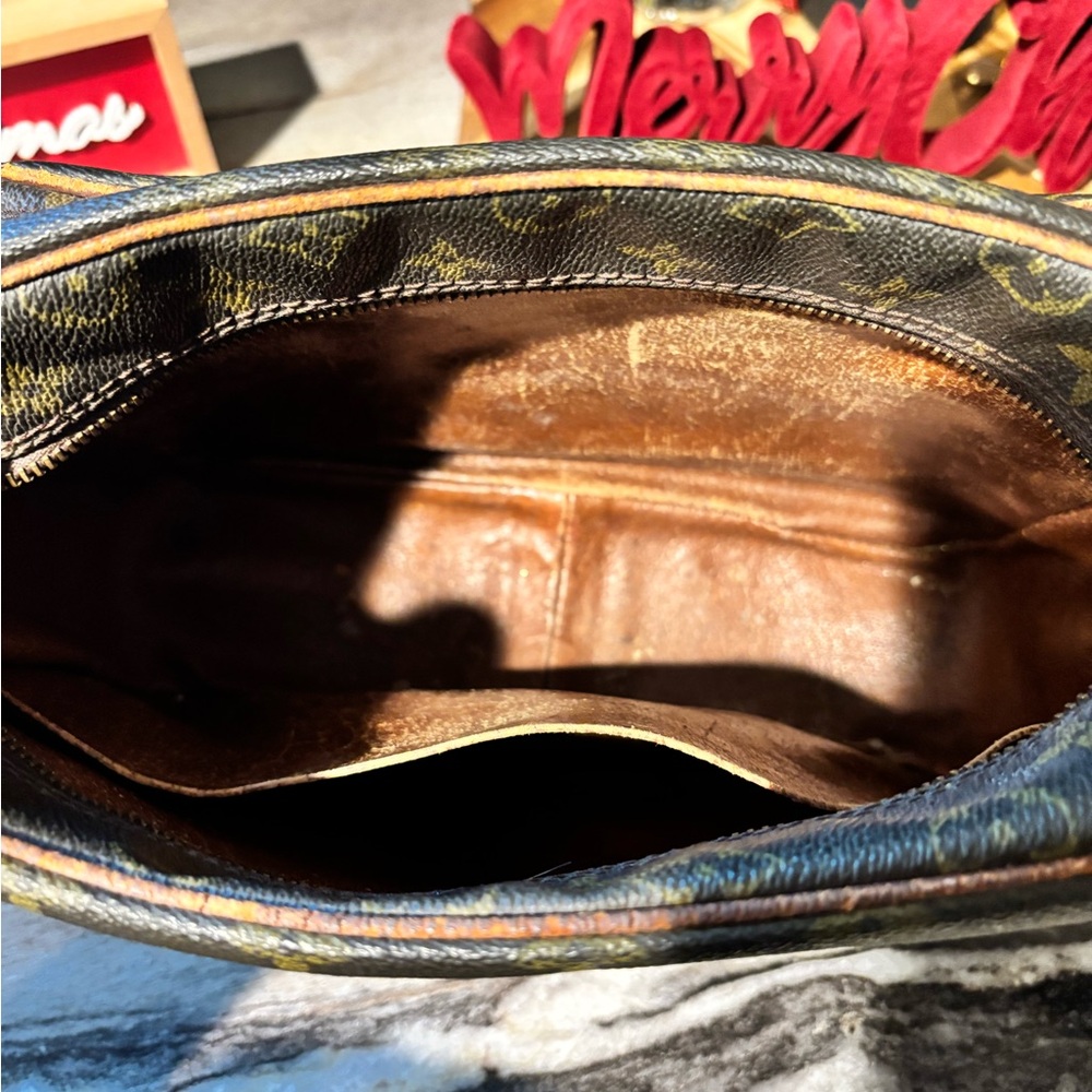Louis Vuitton Monogram Canvas Bag with Brown Interior - Picture 3 of 11